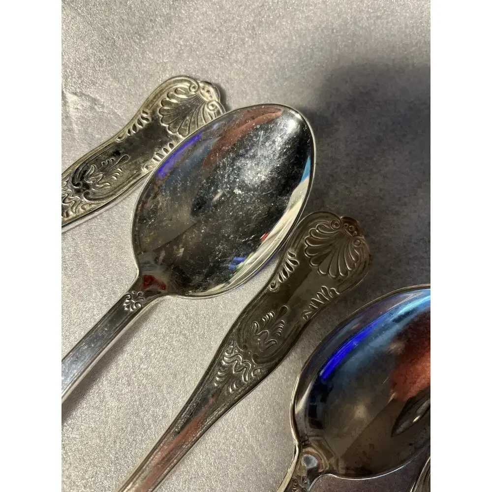 32 Piece Italian Kings Shell Pattern Silverplated Tarnished/dirty/pitted